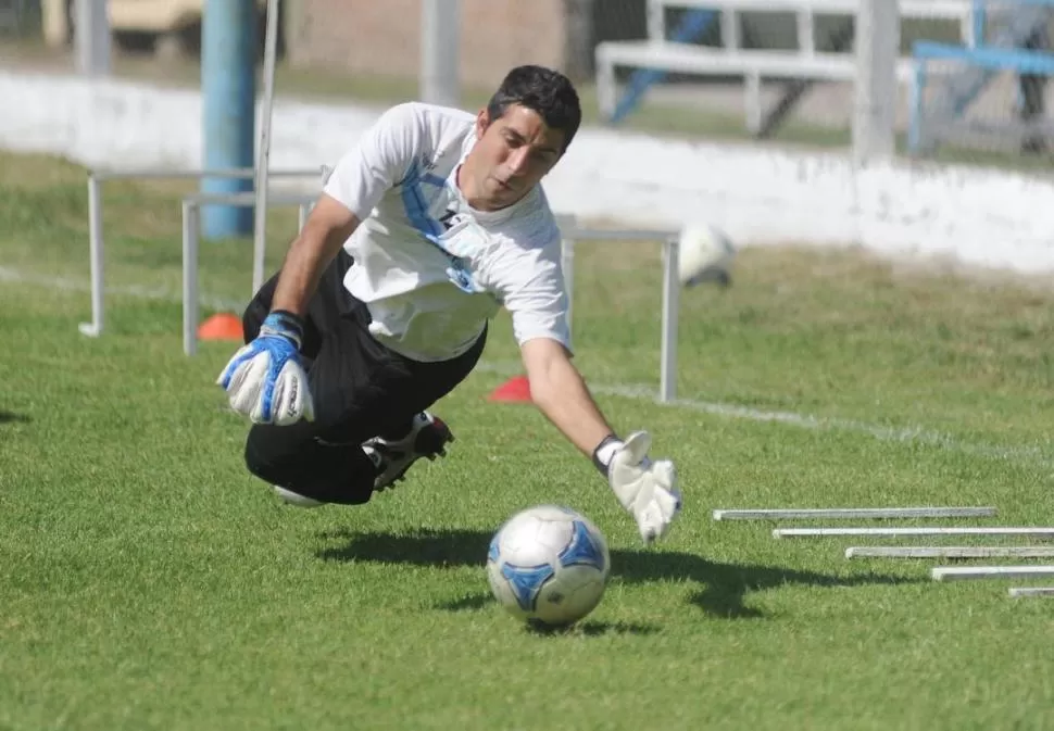 POR EL PISO. Cacace buscará terminar con el arco en cero tal como lo hizo en dos partidos en esta temporada: justo ante la lepra y Brown, pero en la primera rueda. 