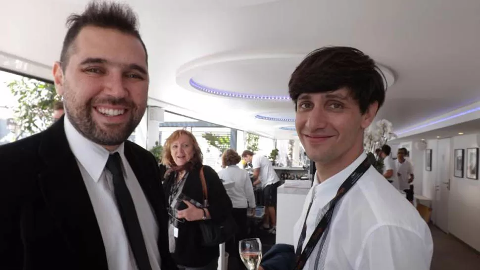 EL BRINDIS. Toscano y Radusky celebran luego de la presentación en Cannes. LA GACETA