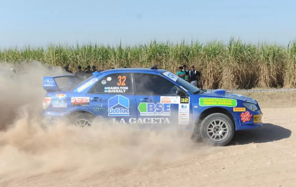 PASO A PASO. Las complicaciones mecánicas que fueron apareciendo en el Subaru Impreza no detuvieron el andar de García Hamilton, que suma ahora en el torneo 142,5 puntos, sobre 117,5 de Kovacevich. 