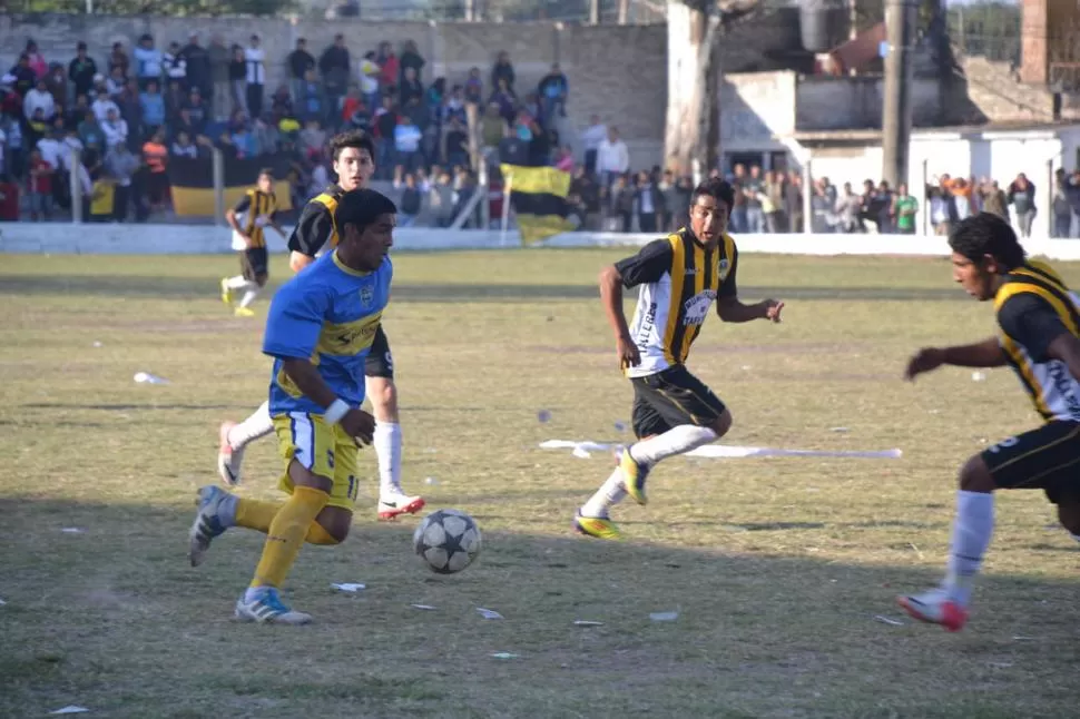 SIN EMOCIONES. El clásico de Tafí Viejo se jugó con tribunas colmadas, pero Mitre y Talleres entregaron un aburrido 0 a 0. 