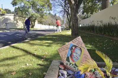 Mandela continúa sin cambios en su estado de salud