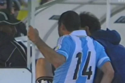 La patada de Mascherano al conductor del carrito fue la nota