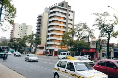 La avenida Mate de Luna escala el cielo y quiere compararse con las de Buenos Aires