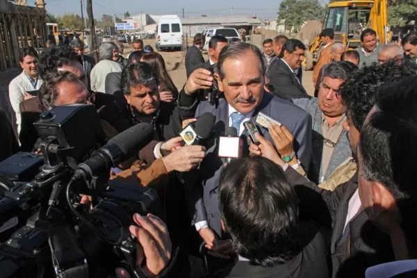 Según Alperovich, cuando se cierra un prostíbulo se abre otro