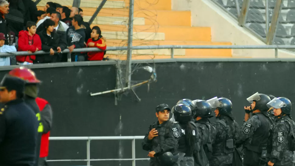 PUNTO FINAL. El público solo podrá asistir, en Buenos Aires, a los estadios en condición de local. TELAM