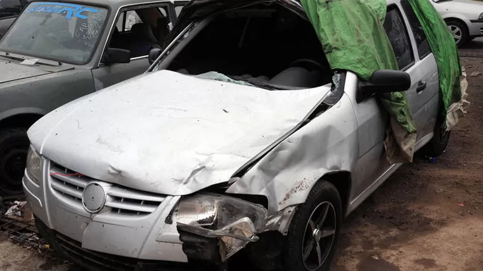 FUERTE IMPACTO. Así quedó el auto tras el choque. FOTO TOMADA DE CLARIN.COM.AR