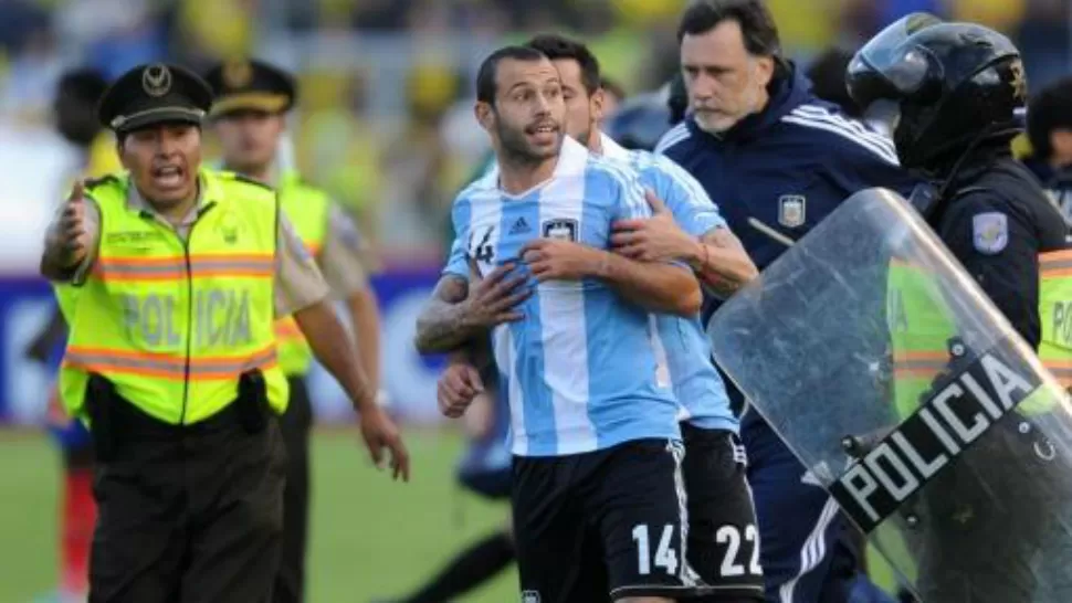 AUTOCRITICO. Me siento avergonzado. Uno siempre pregona la no violencia. La verdad, me equivoqué. No es lindo que te expulsen de esta manera y generar este tumulto, comentó Javier Mascherano.