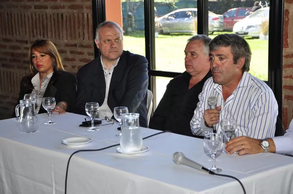 MESA CONJUNTA. Masso (Libres del Sur), Gramajo (PS) y Cano (UCR) se encargarán, entre otros, de conducir el ACyS. LA GACETA / ARCHIVO