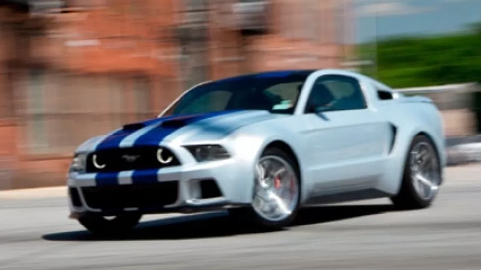 PREPARACIÓN ESPECIAL. El Ford Mustang que aparecerá con llantas de 22 pulgadas, carrocería ensanchada y tomas de aire de mayor tamaño sobre el capó que cubre el potente motor V8. FOTO TOMADA DE MOTOR.ES