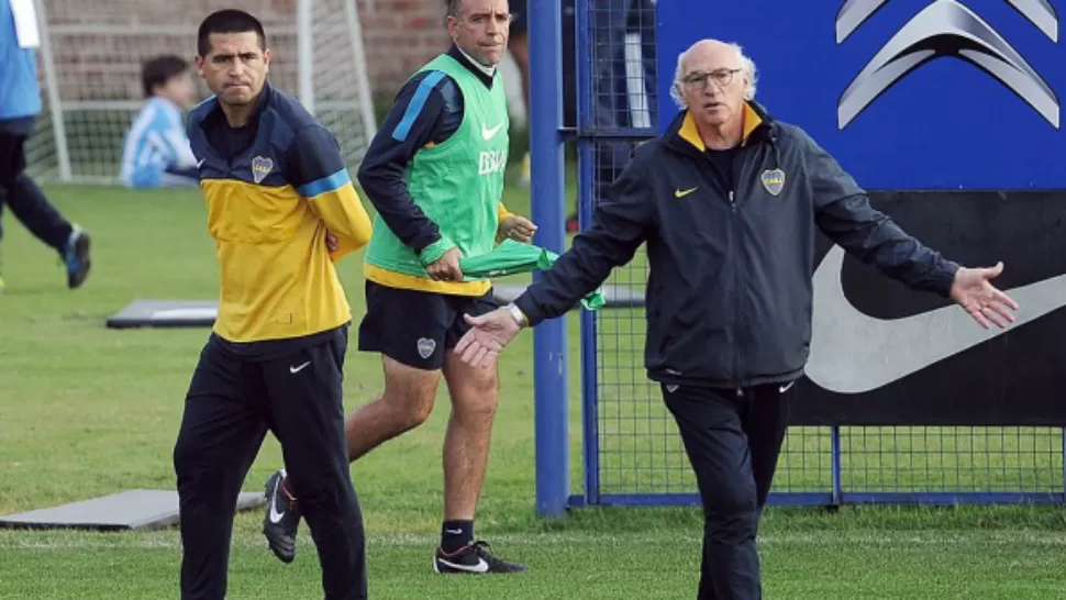 EL 10 A LA CANCHA. El regreso de Riquelme será uno de los cambios que haría el DT Carlos Bianchi respecto del equipo que perdió en Avellaneda frente a Racing (2-0) el domingo último. TELAM 