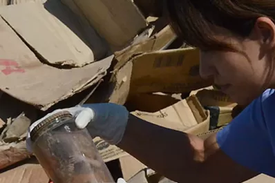 Hallaron un feto dentro de un frasco, en un basurero de Pampa Muyoj