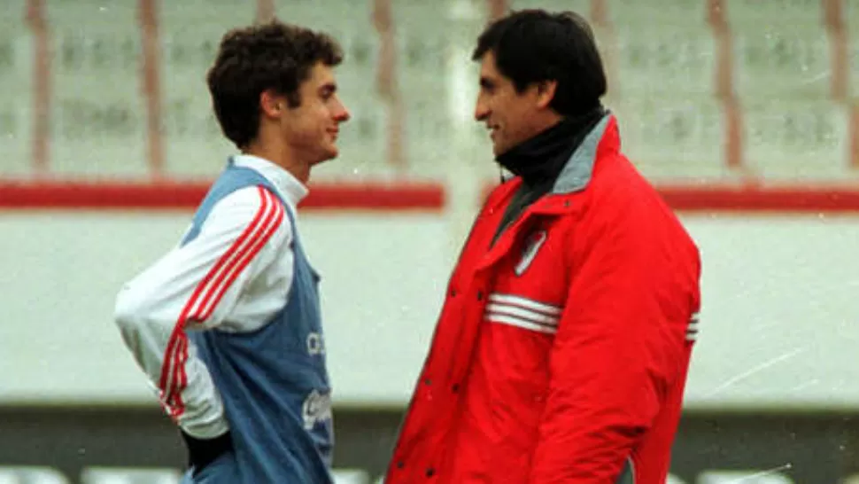 POSTAL. Pablo Aimar y Ramón Díaz, durante la pretemporada de River en el 99. ¿Volverán a encontrarse otra vez?  FOTO TOMADA DE OLE.COM