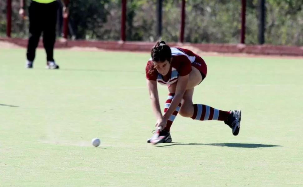 CAMILA MACHÍN. Defensora de Jockey. 