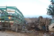 Dos tucumanos mueren en un choque de camiones, en Jujuy
