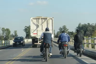 Murió tras chocar de frente contra un camión con caña de azúcar