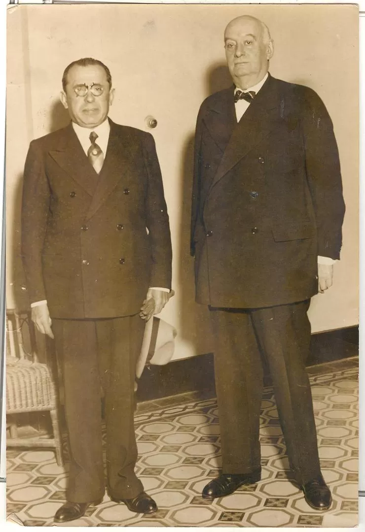 MARCELO T. DE ALVEAR. El ex presidente, a la derecha, junto al gobernador Miguel M. Campero, en una visita a Tucumán. LA GACETA / ARCHIVO