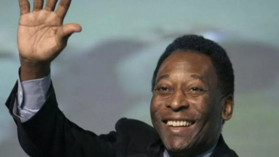 TODO BIEN. Pelé se mostró muy generoso con el Diego. LA GACETA (ARCHIVO)