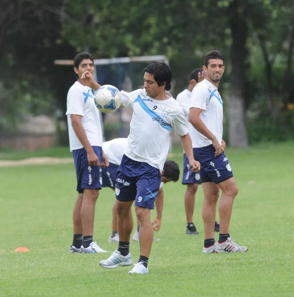 EN EL CENTRO DE LAS MIRADAS. Alfredo Carrizo formará parte del equipo decano que mañana cerrará la temporada. 