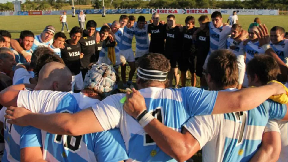 LISTOS PARA SALIR A LA CANCHA. Los Pumitas buscarán ganarle este martes a Australia para poder clasificarse en el quinto lugar. 