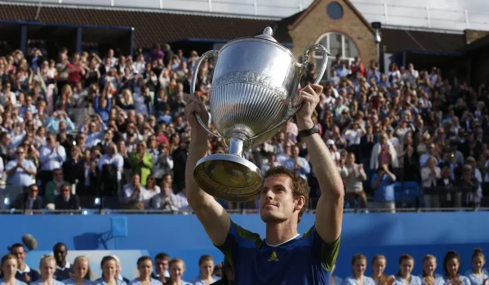 ENORME. Tan grande como la copa que levantó, fue el regreso de Murray. 