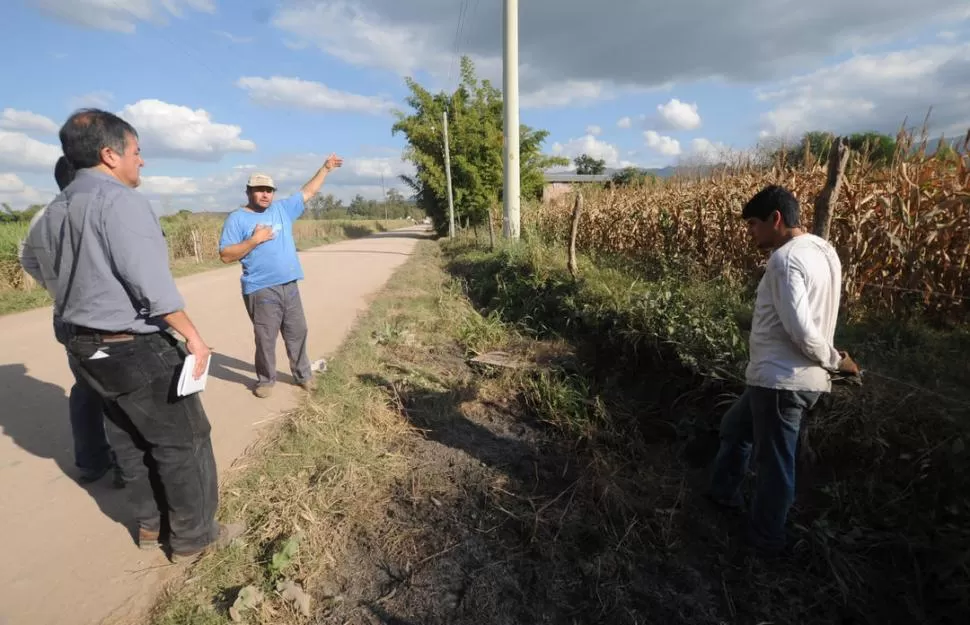 LA ÚLTIMA MORADA. En un tubo acuífero al costado de un camino encontraron cosas de Jorge Loco Vera. LA GACETA / FOTOS DE OSVALDO RIPOLL