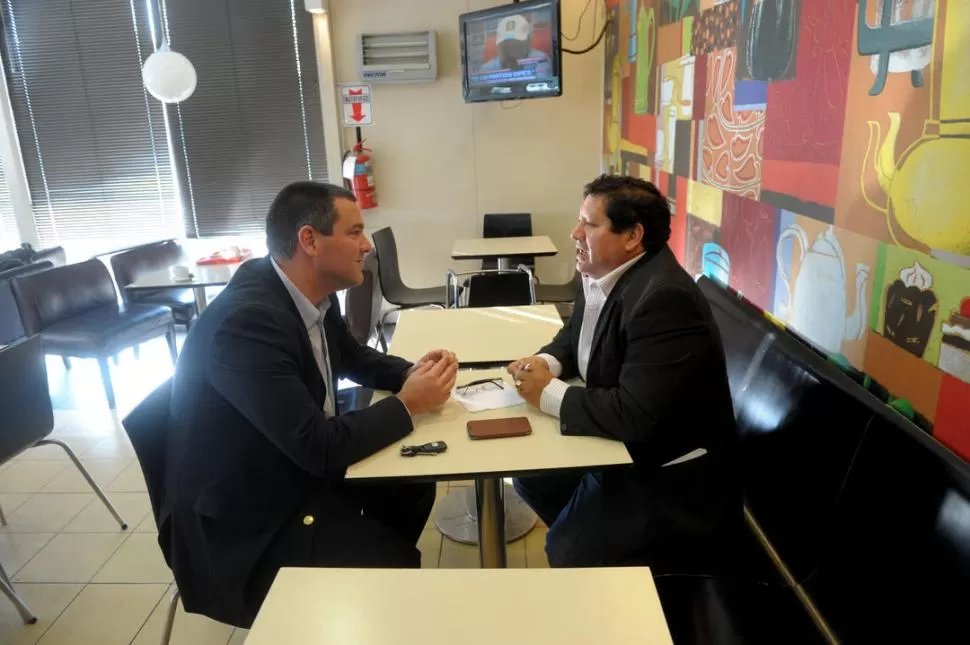 MITIN A SOLAS. Colombres Garmendia y Orellana se reunieron el martes. LA GACETA / FOTO DE FRANCO VERA