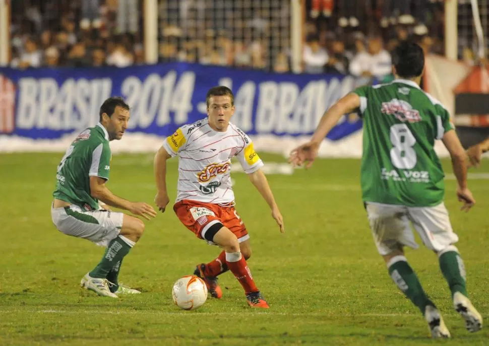 UN PULPO. Augusto Max está cerrando una temporada que le permitió consolidarse como titular. Es un premio al esfuerzo de un jugador que nunca bajó los brazos. 