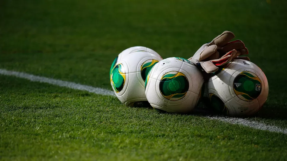 ESTRENO. La Cafusa, pelota oficial de Brasil 2014, tuvo su bautismo en la Copa Confederaciones. REUTERS