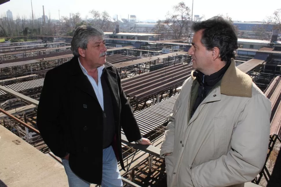 JORNADA. Buzzi (FAA) y Etchevehere (SRA), en el Mercado de Liniers. DYN