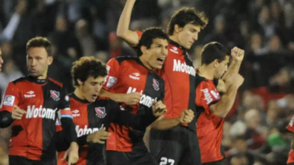 GRITO. Los jugadores festejaron el título. FOTO TOMADA DE LACAPITAL.COM