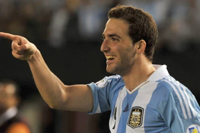 Higuaín le dio el sí a Arsenal