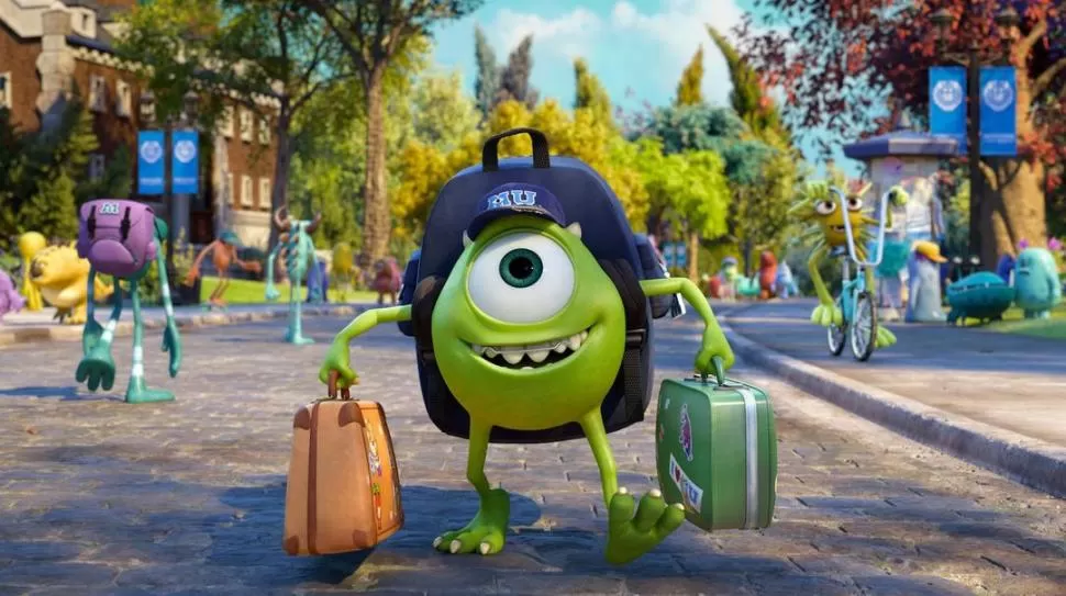 CON LAS VALIJAS LLENAS. Mike Wazowski llega feliz a la universidad. Después comenzarán los problemas.  