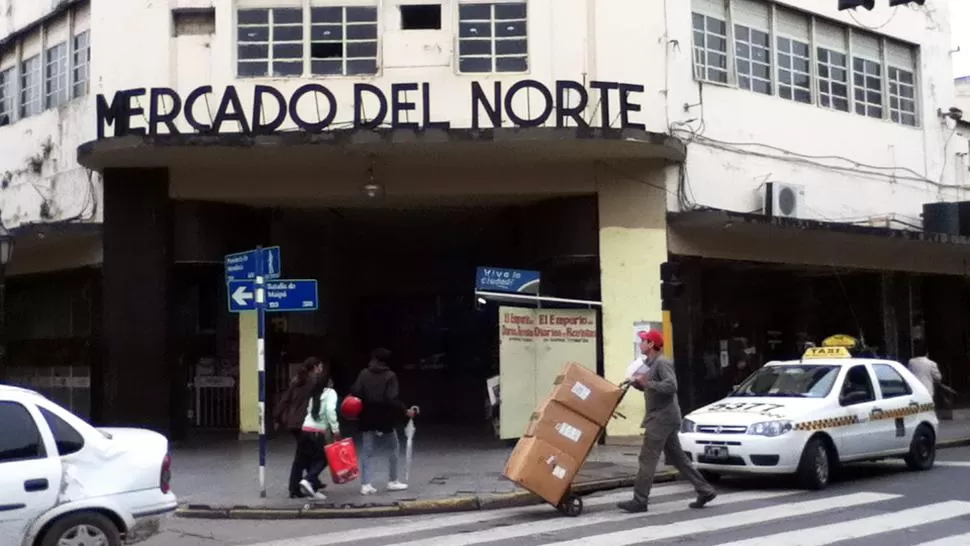 UNO SÍ, OTRO NO. El Mercado del Norte permanecerá cerrado hoy, pero mañana atenderá normal. ARCHIVO LA GACETA