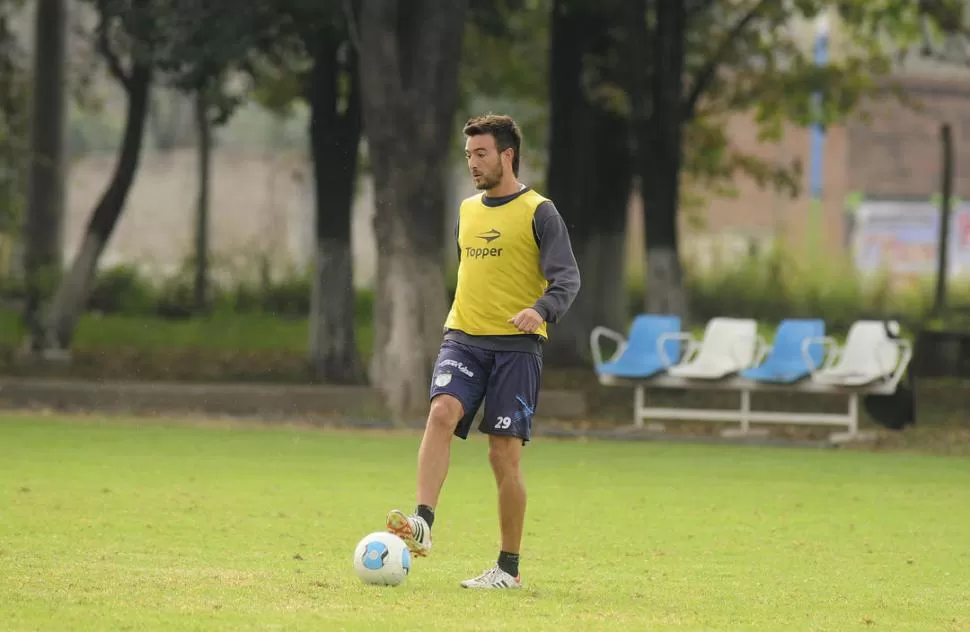 PARÓ LA PELOTA. Dutari, que ahora descansa en su Córdoba natal, aguarda tranquilo hasta saber de su futuro futbolístico. 