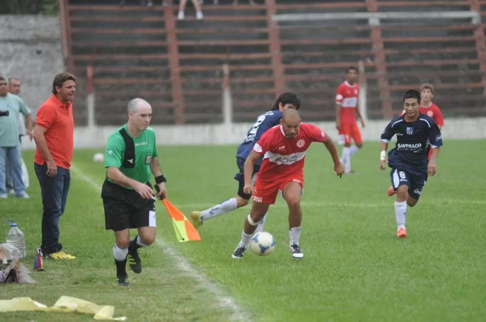 PURA POTENCIA. Salazar es promesa de gol en Jorge Newbery. 