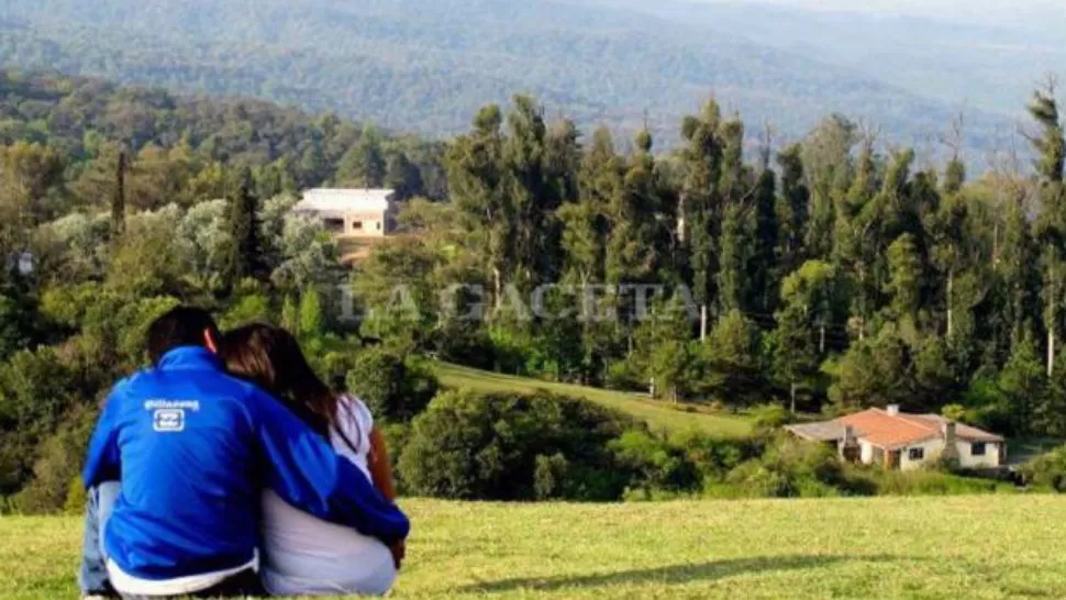 PARA ABRAZAR. El tiempo invita a estar en compañía. LA GACETA / ARCHIVO