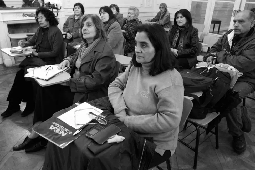 SAN PABLO-T. Alumnos mayores en la clase de Turismo y Viajes. LA GACETA / FOTO DE ANALíA JARAMILLO