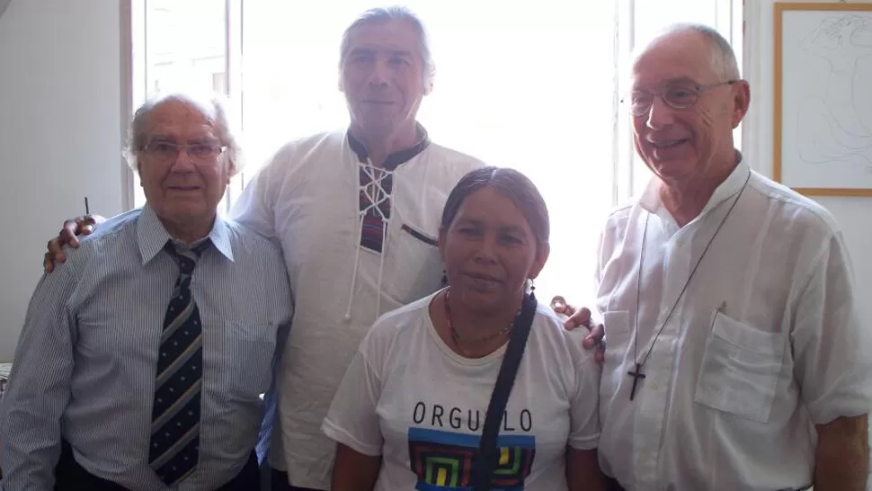 PREVIA. Pérez Esquivel, Félix Díaz, Amanda Asijak y Francisco Nazar antes del encuentro con el Papa Francisco. FOTO TOMADA DE TWITER / @PrensaPEsquivel