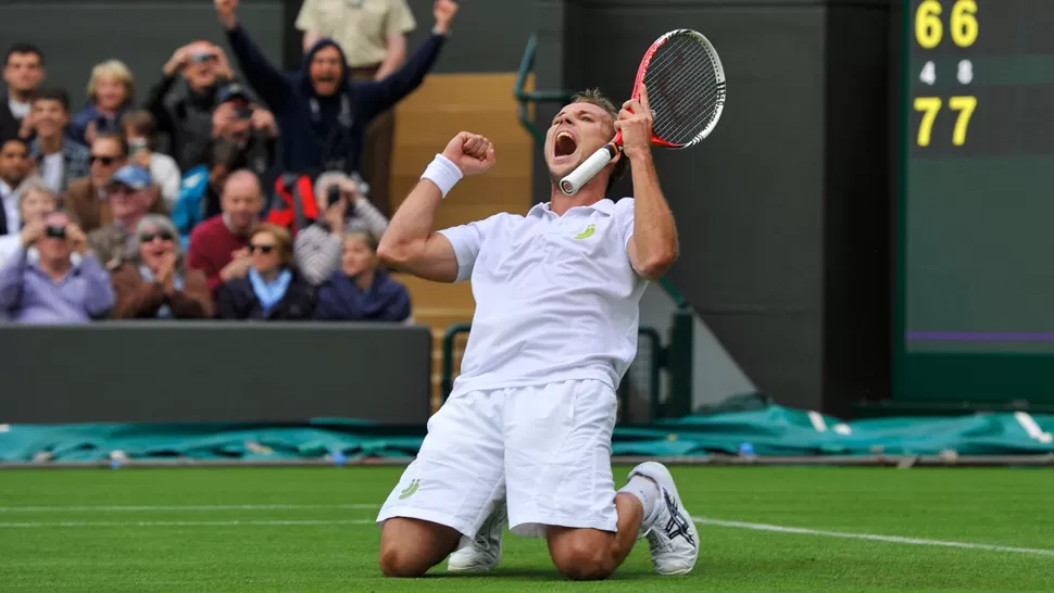 INCREIBLE. El belga celebra su victoria más importante en el circuito, nada menos que ante Rafa. REUTERS