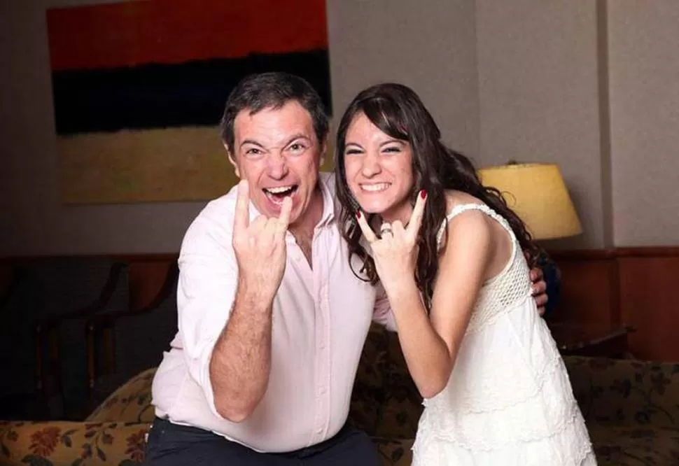 EN EL CUMPLEAÑOS DE 15. Franklin Rawson y su hija Ángeles, juntos en la fiesta de la adolescente. FOTO DE PERFIL.COM