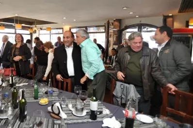 Manzur usó un asado para arengar a los legisladores