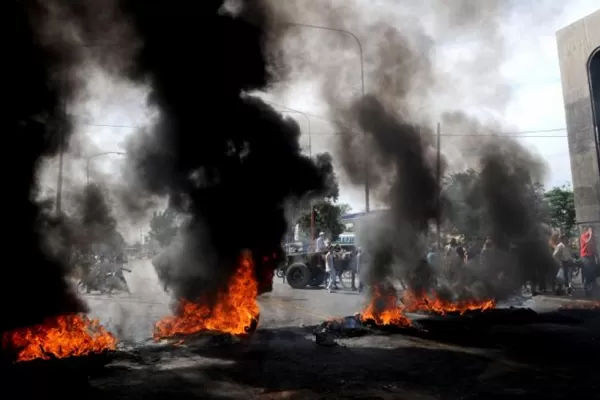 Por una protesta, no se pudo circular por el puente Lucas Córdoba