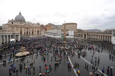 El Papa creó una comisión para investigar al banco del Vaticano
