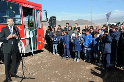 Bajan el boleto de colectivos en La Plata