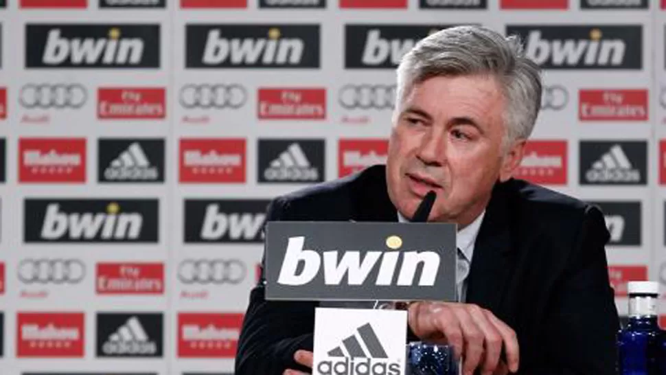 CONFERENCIA. En su presentación en el Real Madrid, Ancelotti habló en un español italianizado, aunque prometió mejorar pronto. FOTO TOMADA DE REALMADRID.COM