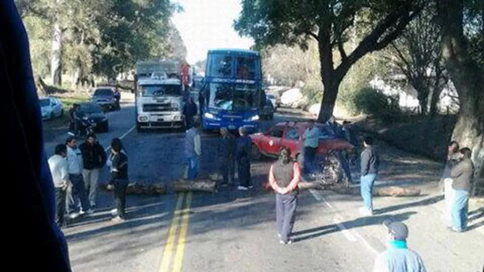 PASO CORTADO. Desde un colectivo de larga distancia, una joven compartió la foto en Twitter. FOTO TOMADA DE TWITTER / @EVIGU