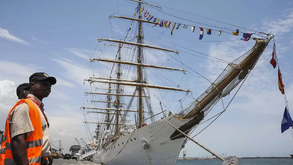 LARGO PERIPLO. El 18 de diciembre fue liberada la fragata Libertad del puerto de Ghana, y llegó a la Argentina el 9 de enero. FOTO TOMADA DE NOTICIAS24.COM