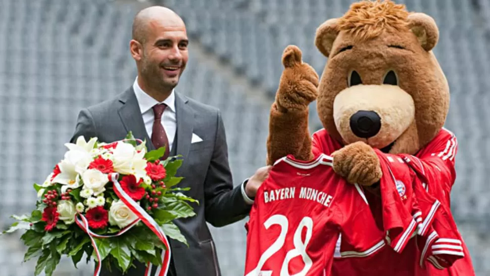 DEBUT. El español Josep Guardiola, encabezó hoy por primera vez, sin revelar estrategias, el entrenamiento del conjunto alemán Bayern Munich.