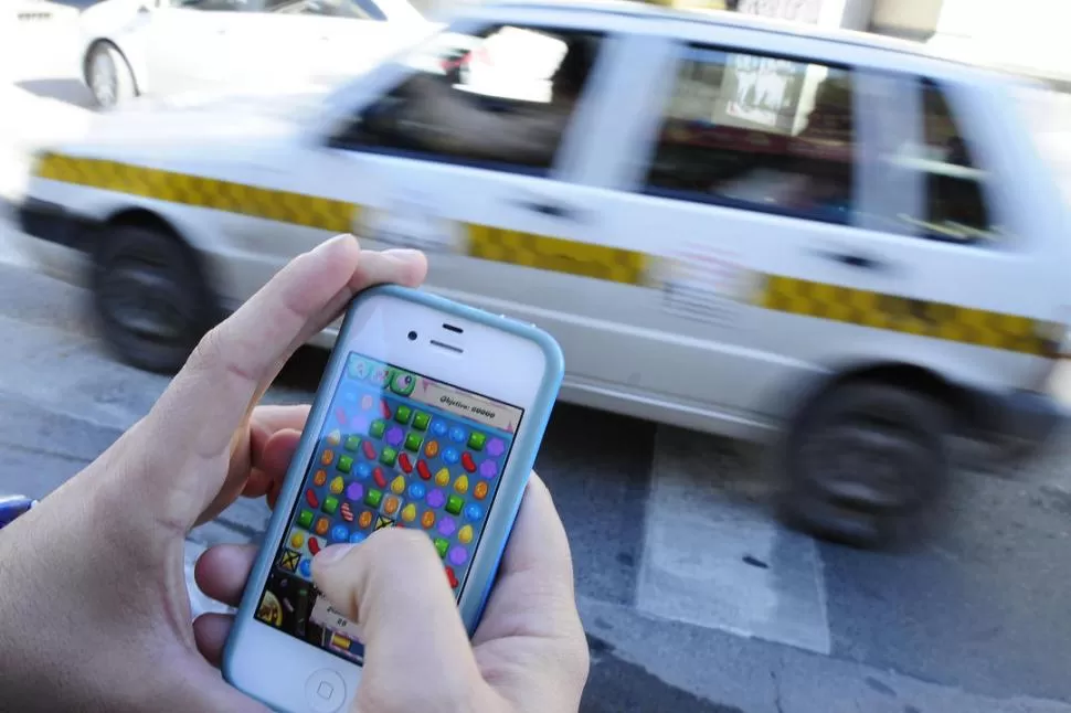 EN TODOS LADOS. La posibilidad de jugar al Candy Crush en cualquier lado con los smartphones y tablets es uno de los motivos de su éxito. LA GACETA / FOTO DE ANALIA JARAMILLO 