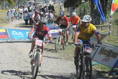 Ellas desafían  a los senderos